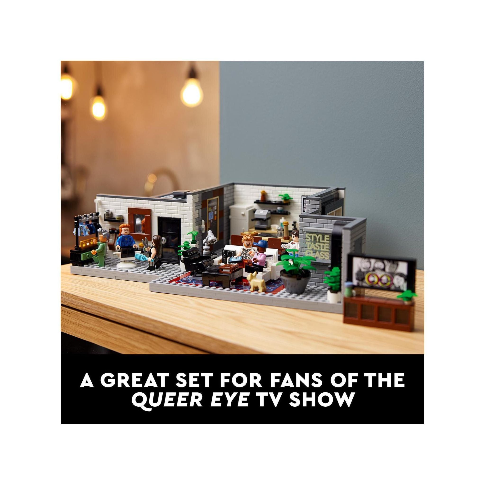 LEGO® Creator Expert Queer Eye - The Fab 5 Loft (L10291)