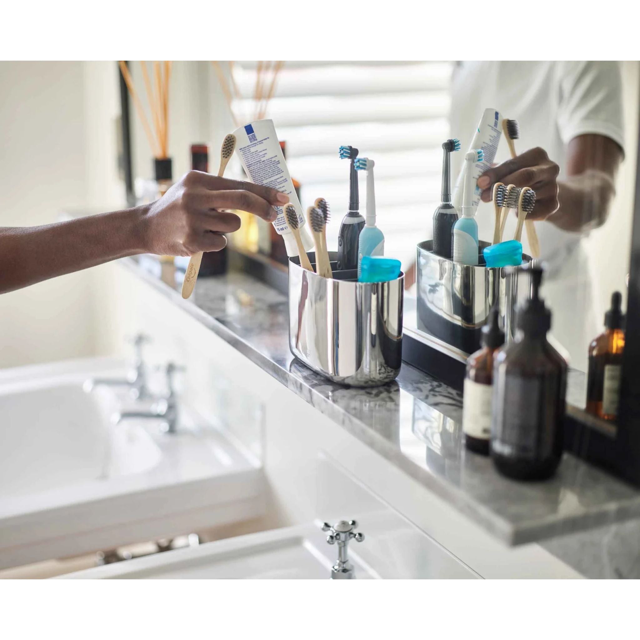 Joseph Joseph EasyStore Luxe Large Toothbrush Caddy (Steel) (HK-70581)