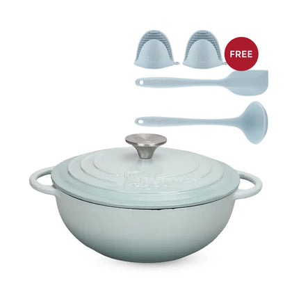 La gourmet Amoura 22cm Cast Iron Casserole + FREE Kitchen Accessories Set