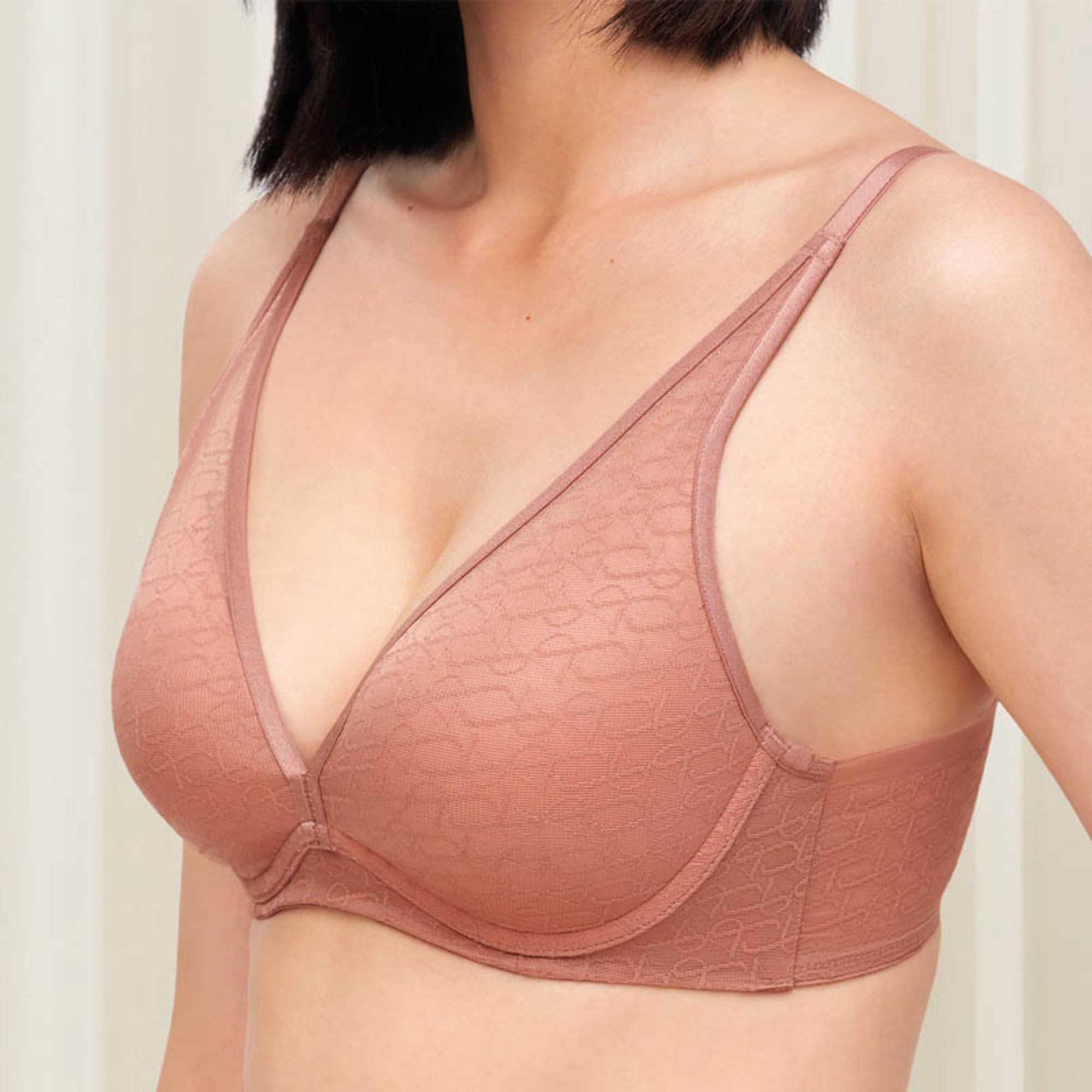 Triumph Signature Sheer Non-Wired Push Up Deep V Bra Toasted Almond
